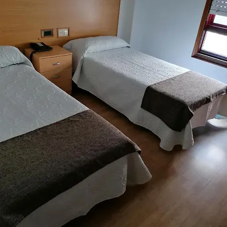 Hostal Adelia Hotel 2*