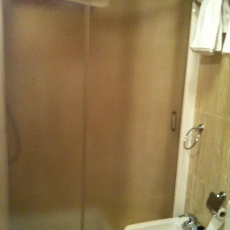 Adelia Hotel 2*